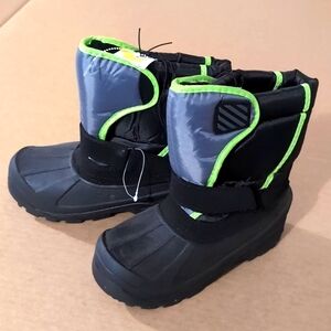 NWT kids winter snow boots